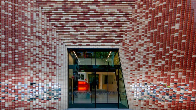 The Digital Bricks at Science Gallery Melbourne – 226 high-definition screens embedded within clay brickwork and embedding storytelling capability within the walls of a significant urban area.
